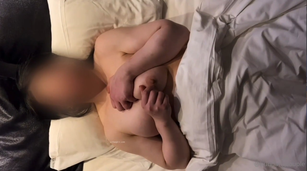 【2023-04-06】Getting more horny outside ❤️.m4v